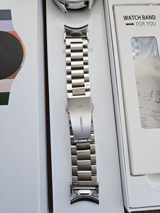 Samsung Galaxy Watch 6 Classic 47мм LTE много аксесоари, Spigen каишка