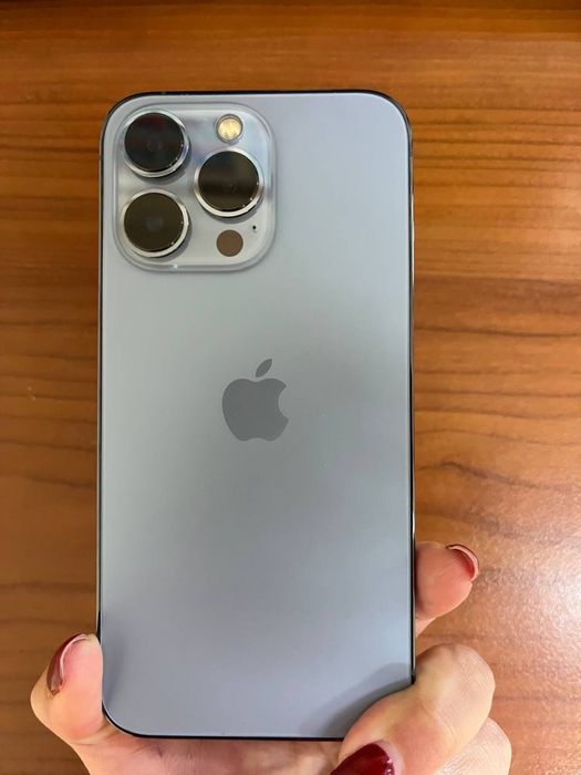 Iphone 13 pro blue sotiladi