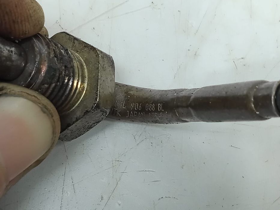 Senzor temperatura 2.0 tdi crlb 04L906088BL Skoda Octavia 3