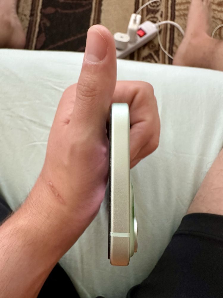 iPhone 15 128GB green с гаранция