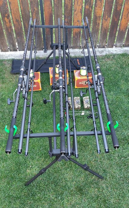 Set 3 Lansete Carbon 3,90m, 3 Mulinete 7000 cu Baitrunner, Rod Pod