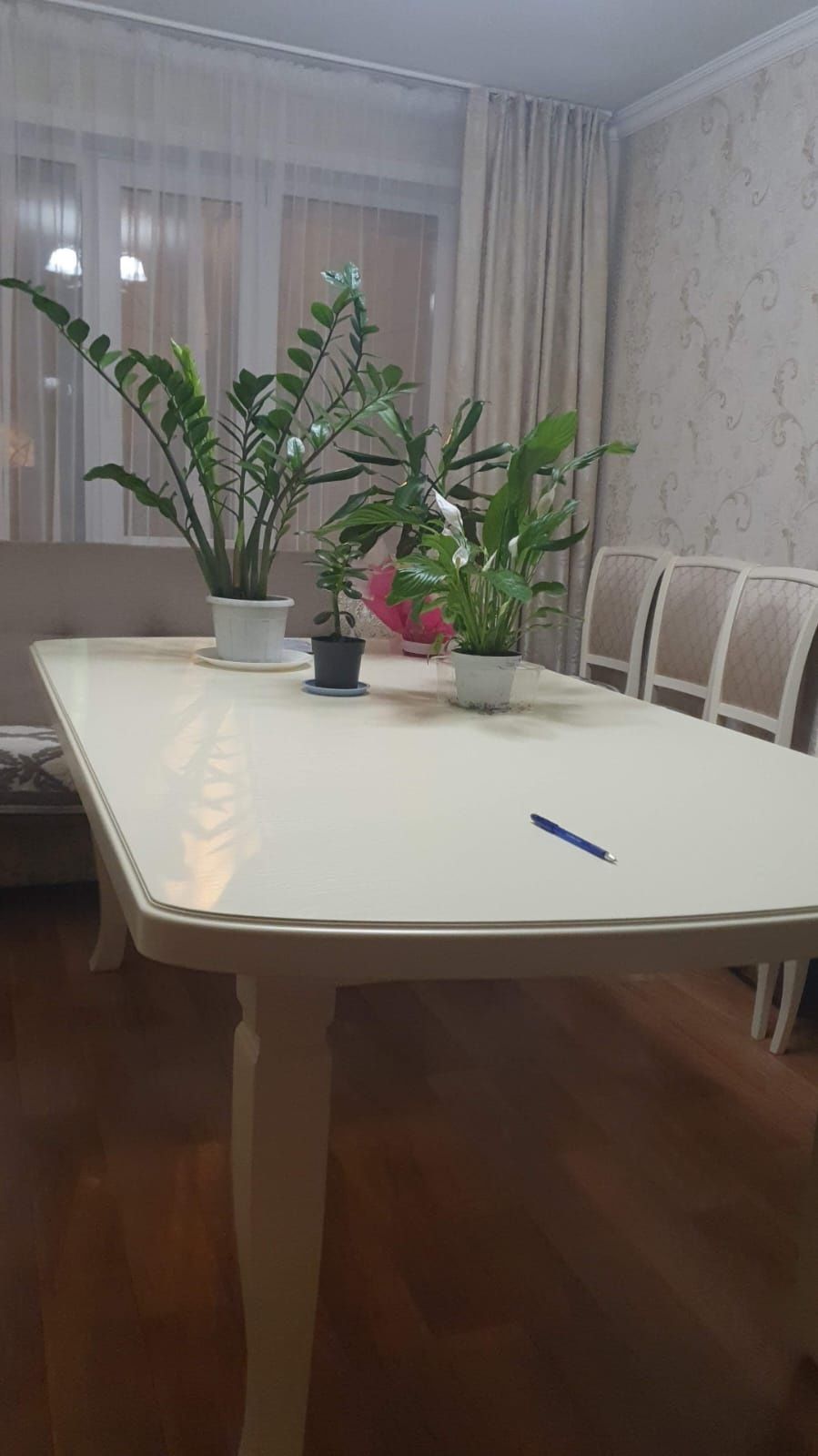 Стол и стулья 12 штук