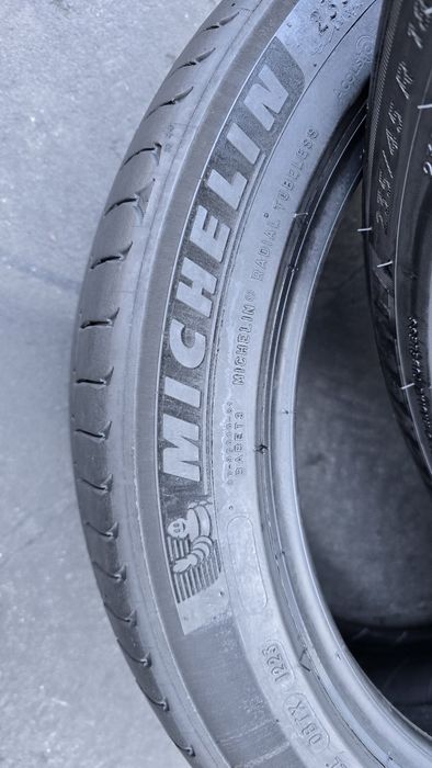 2 anvelope vară Michelin 235/45/18 dot 2023