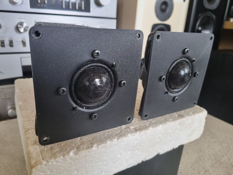 Set Difuzoare Medii Grundig. 7 ohms, 40 watts, 11x11 cm. Impecabile.