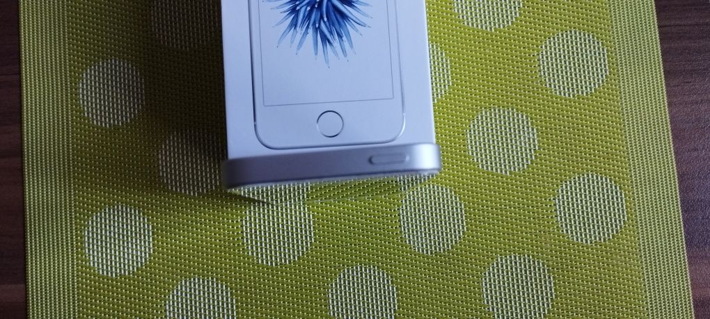 Продавам iPhone SE 16GB Silver Отлично Състояние