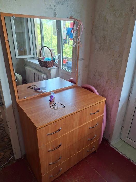 Срочно Камод с зеркалом