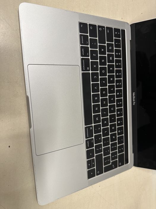 Macbook pro a1989 / i5 / 8gb ram / 250 gb ssd