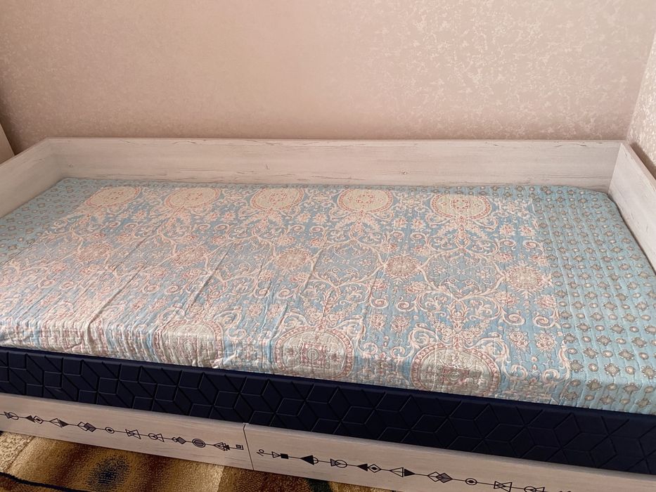 Кровать подростковая