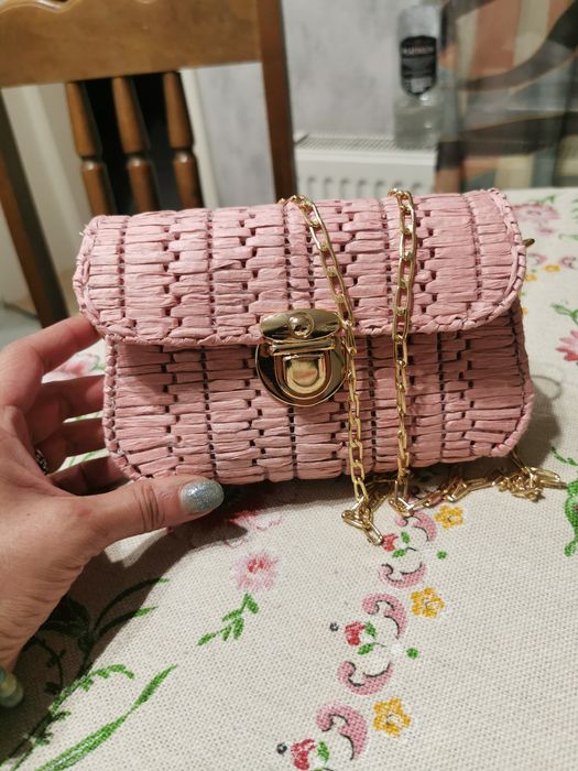 Чъно изработена чантичка