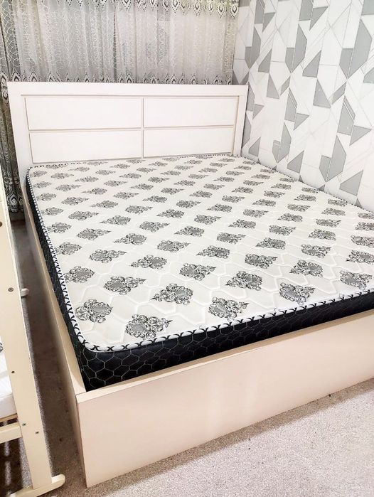 Спальный кровать с двумя тумбами +  матрас