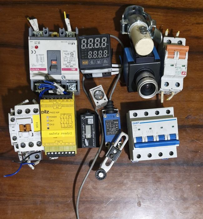 Componente industriale ( contactoare, intrerupatoare, altele)