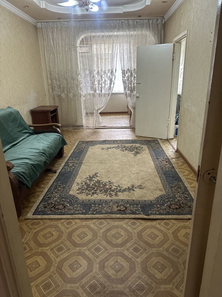 Продам можно под офис 2хкомнатная , 1-й этаж, не торец, массив Ялангач