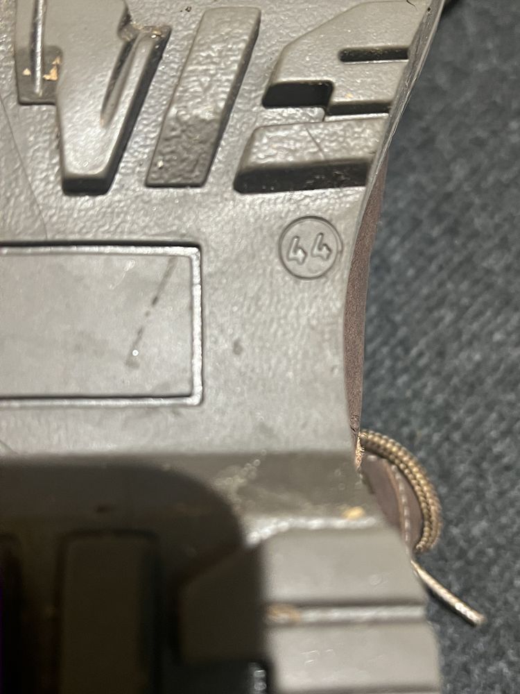Vând bocanci insulated M 44