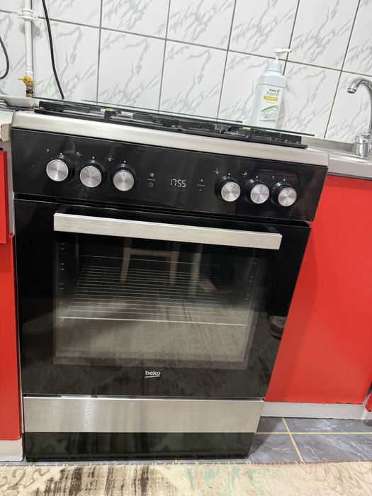 Aragaz Beko cu cuptor electric