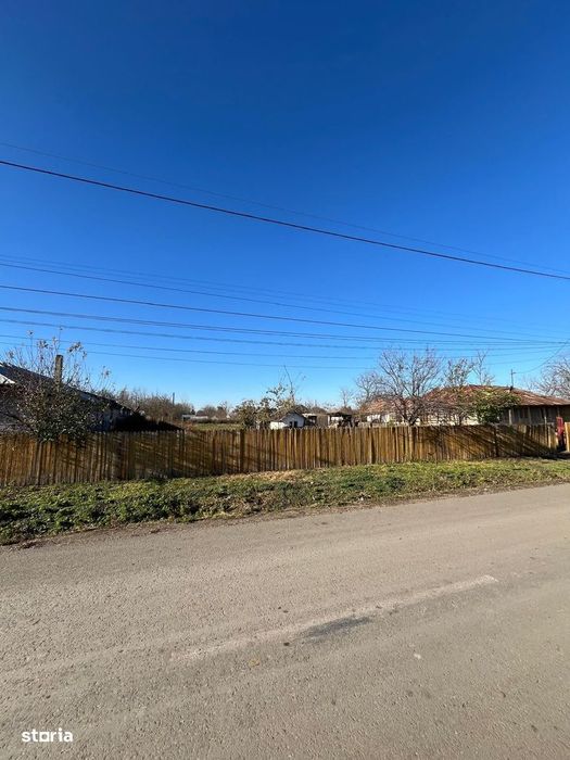 Casă bătrânească (teren generos)