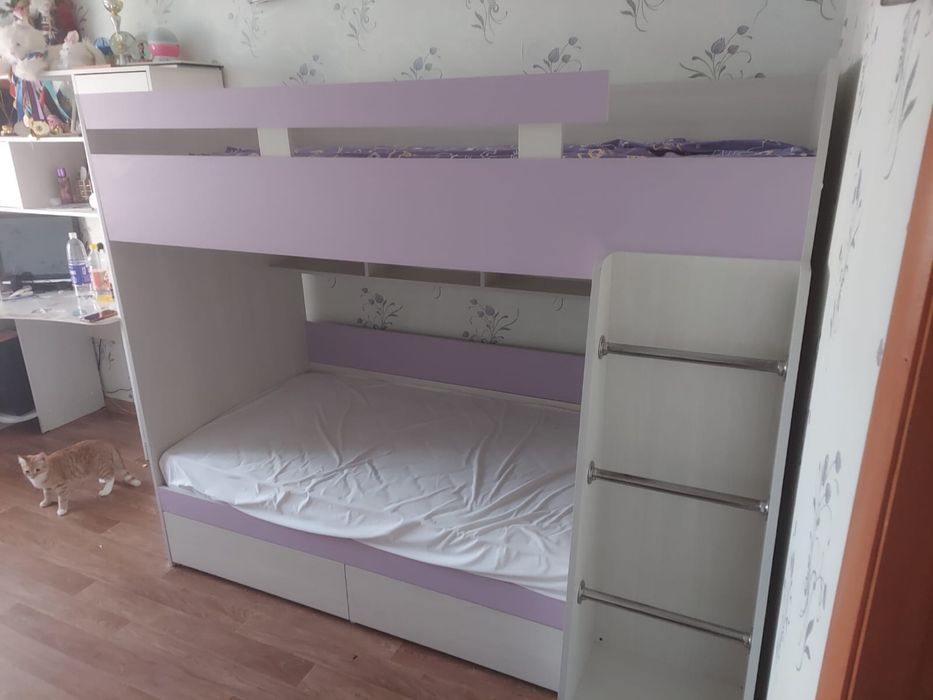 Продам двухярусную кровать