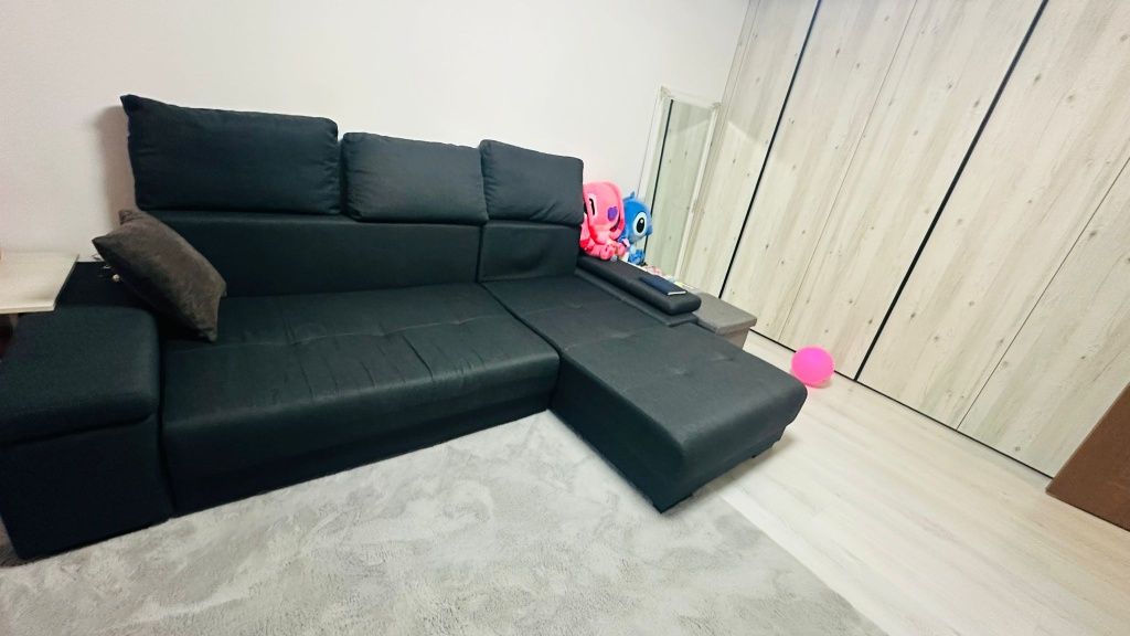 Se vinde Colțar Extensibil cu ladă de depozitare.
