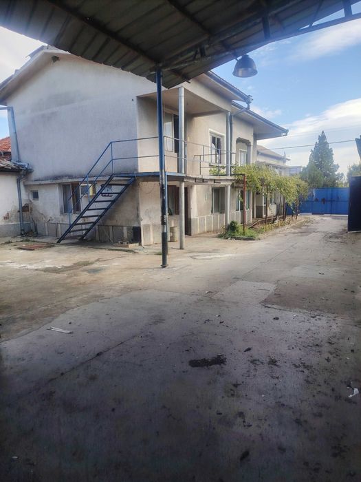 Промишлено помещение с къща, с. Болярци
