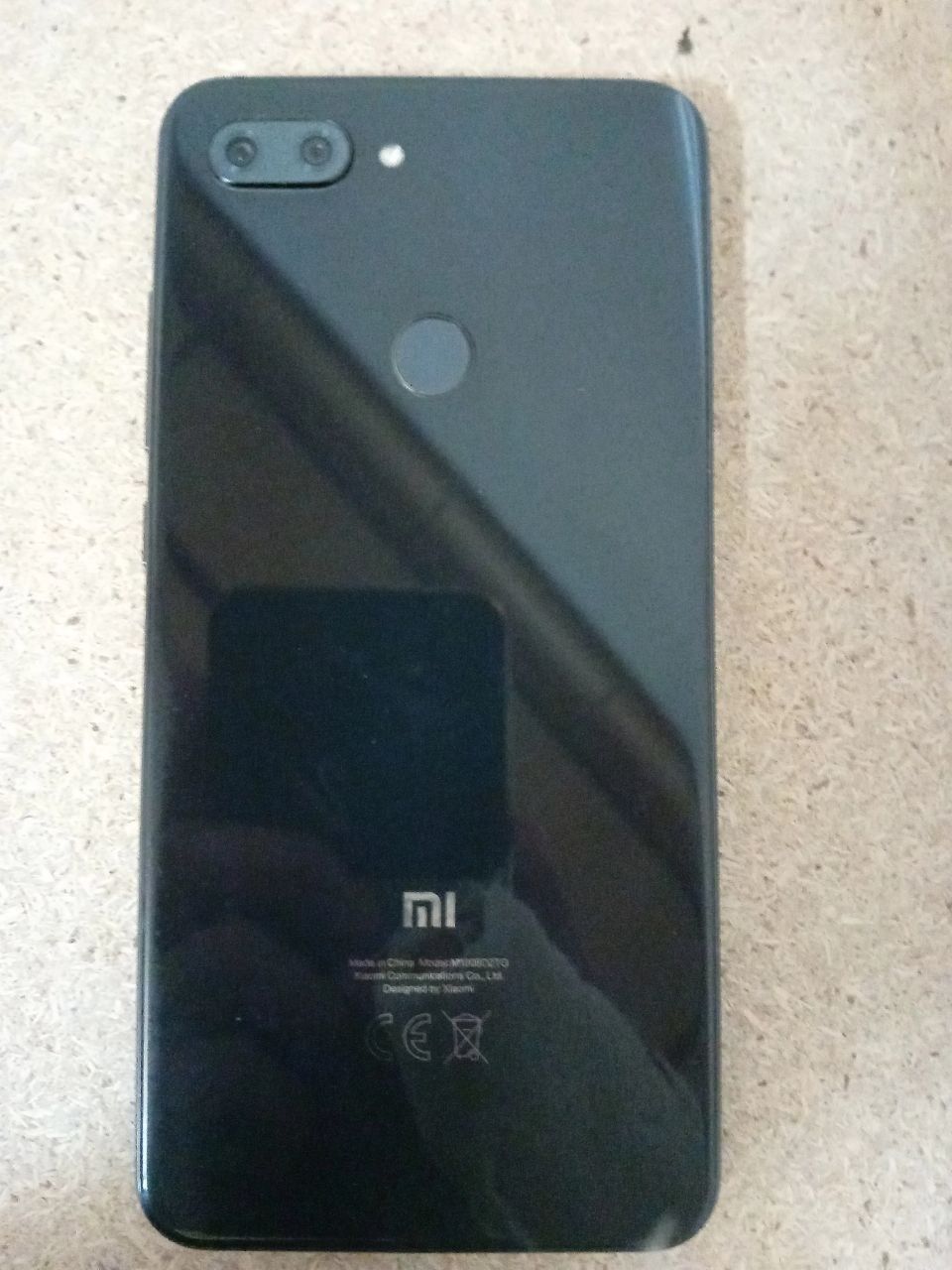 Mi 8 lite obmenga beriladi