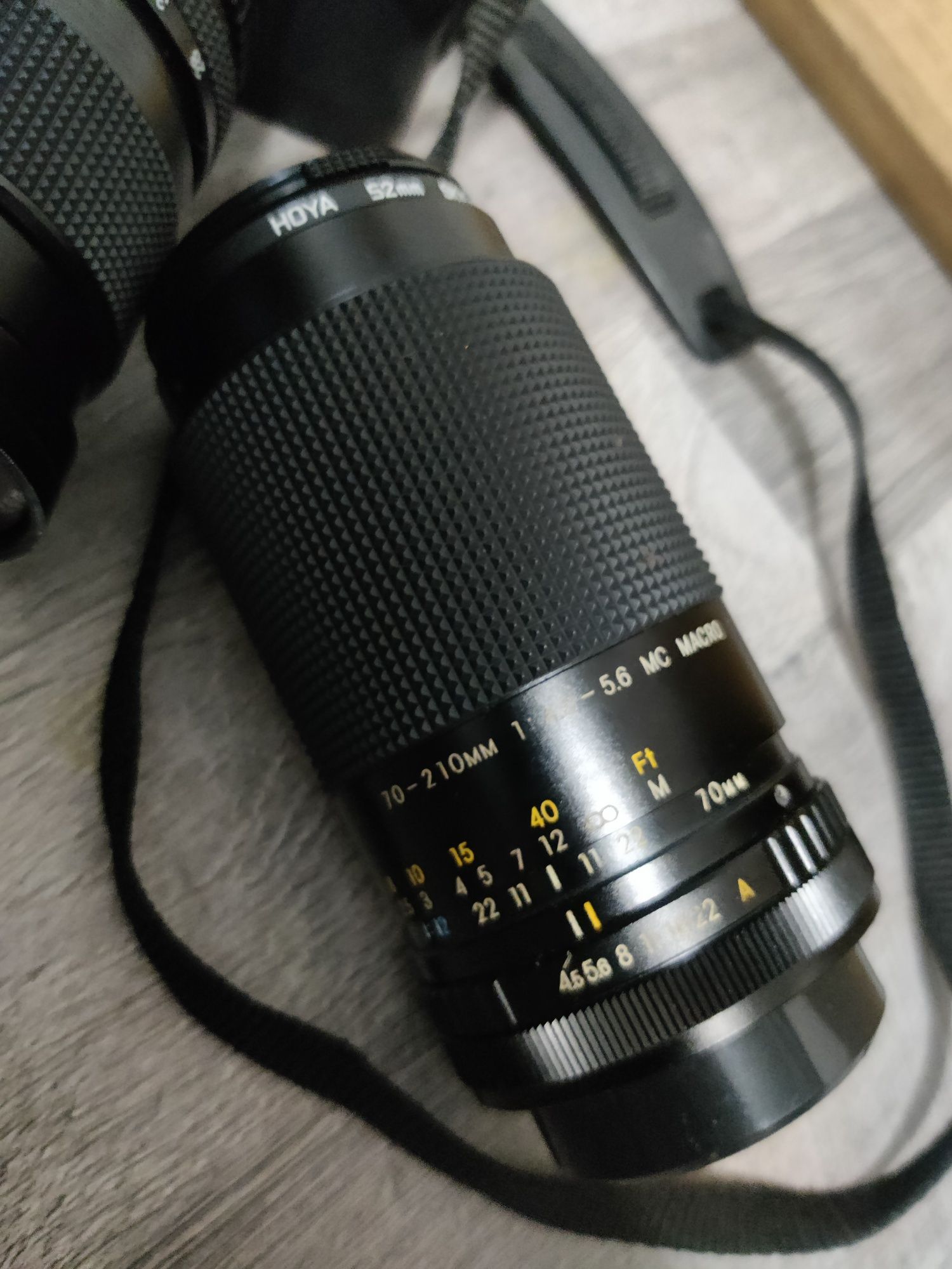 Canon T70 с 2 обектива, светкавица и чанта