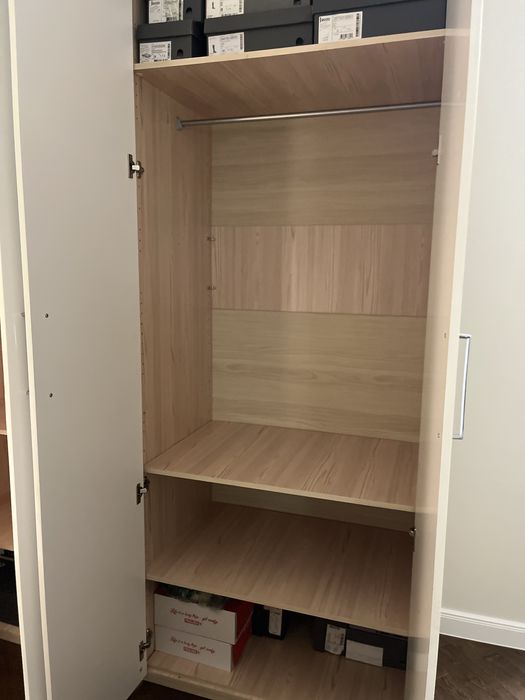 Срочно. Продается 4-дверный шкаф в отличном состоянии