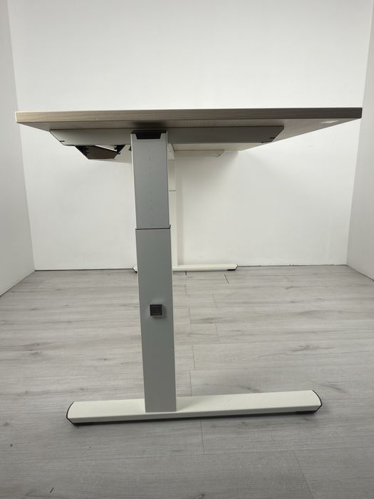 Бюро с ръчно регулация на височина обзавеждане