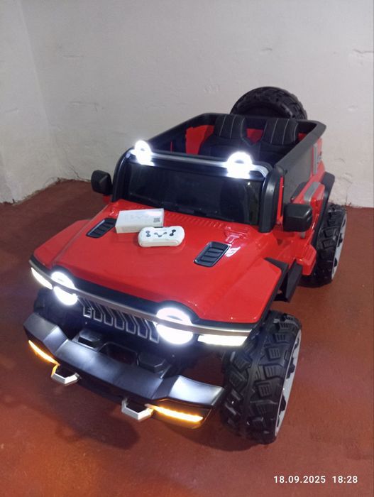 Детская машина красная