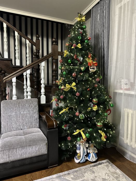 Елка 2,1 метров продам срочно