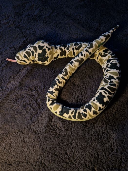 sarpe de plus jucarie