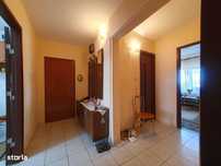 Vand apartament 3 camere decomandat Confectii etaj intermediar