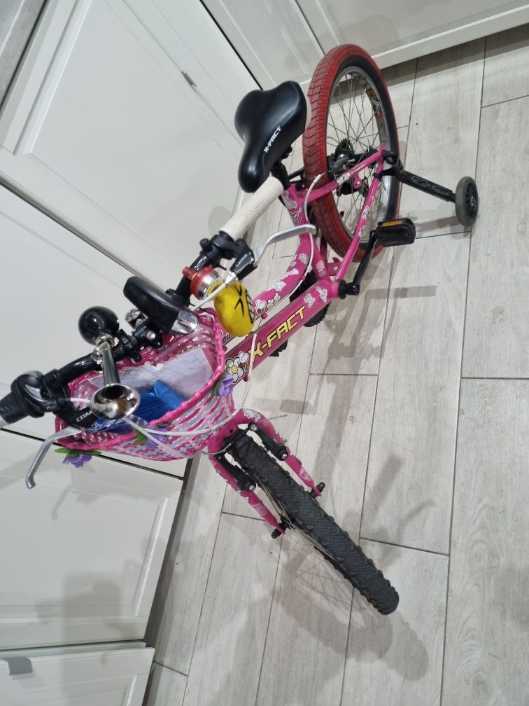 Vand bicicleta fetita 5-10 ani