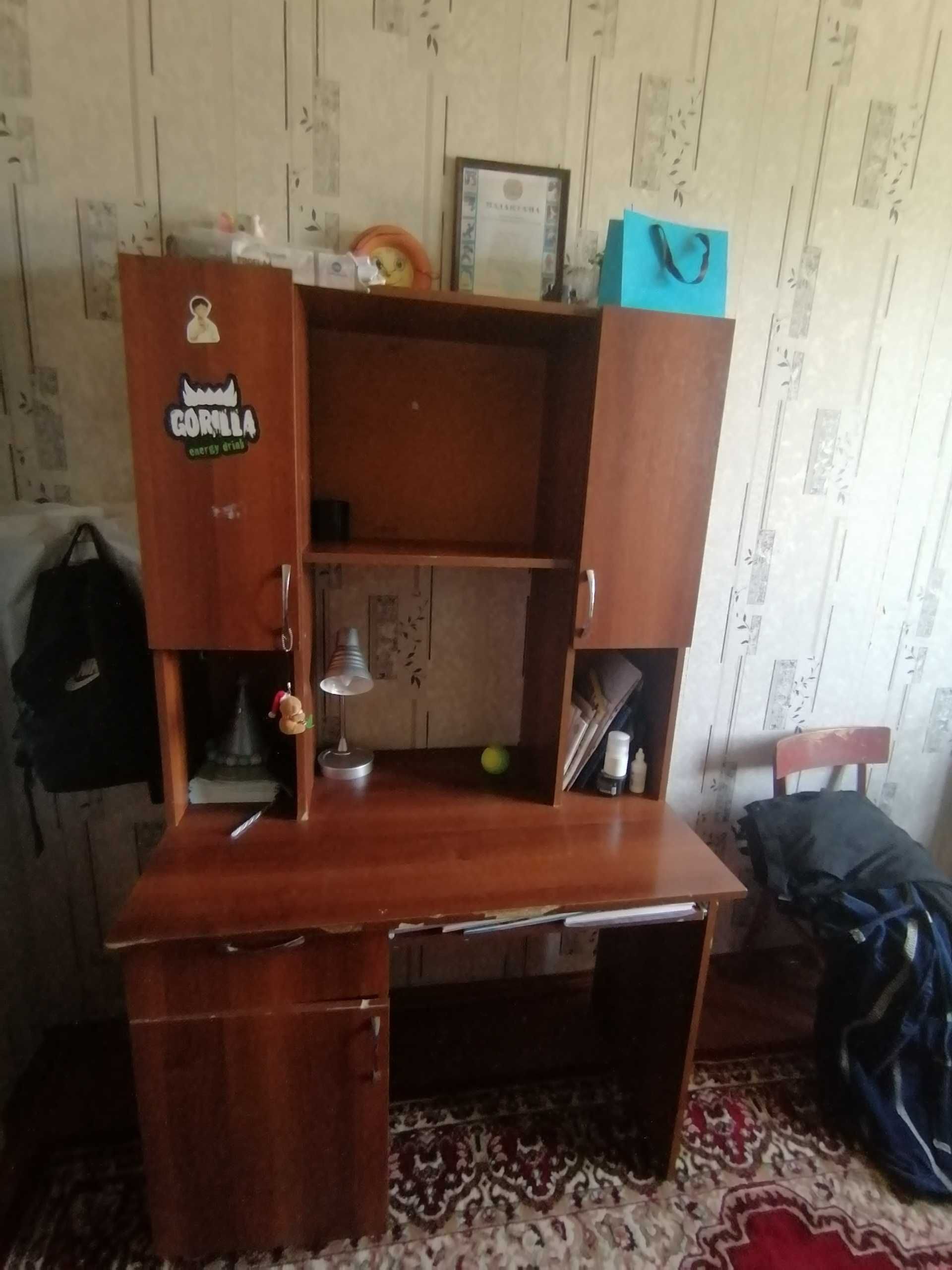 Продам компьютерный стол.