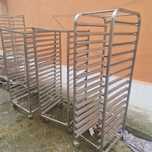 Rafturi și cărucioare tavi gastro sau patiserie
