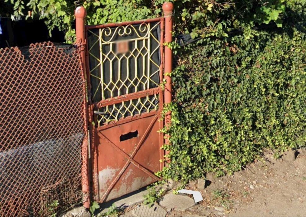 Дворни порти от плътно желязо