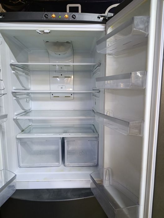 Холодильник в хорошем состоянии ariston