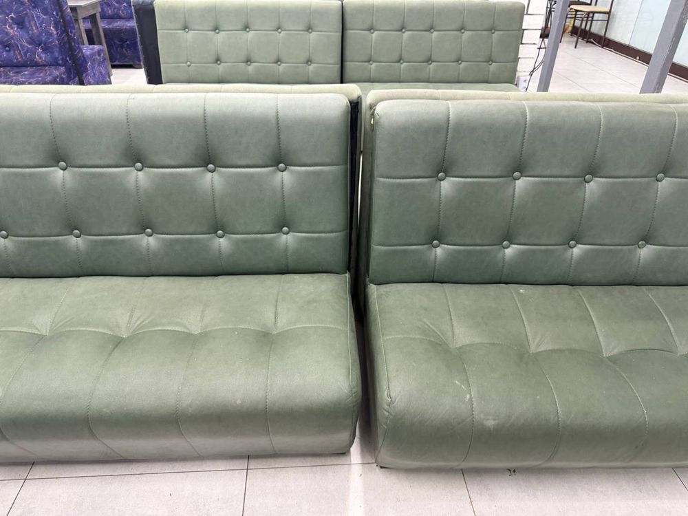 Stol stul komplekt divan komplekt sotiladi