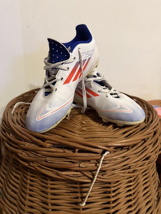 Ghete de fotbal marca Adidas