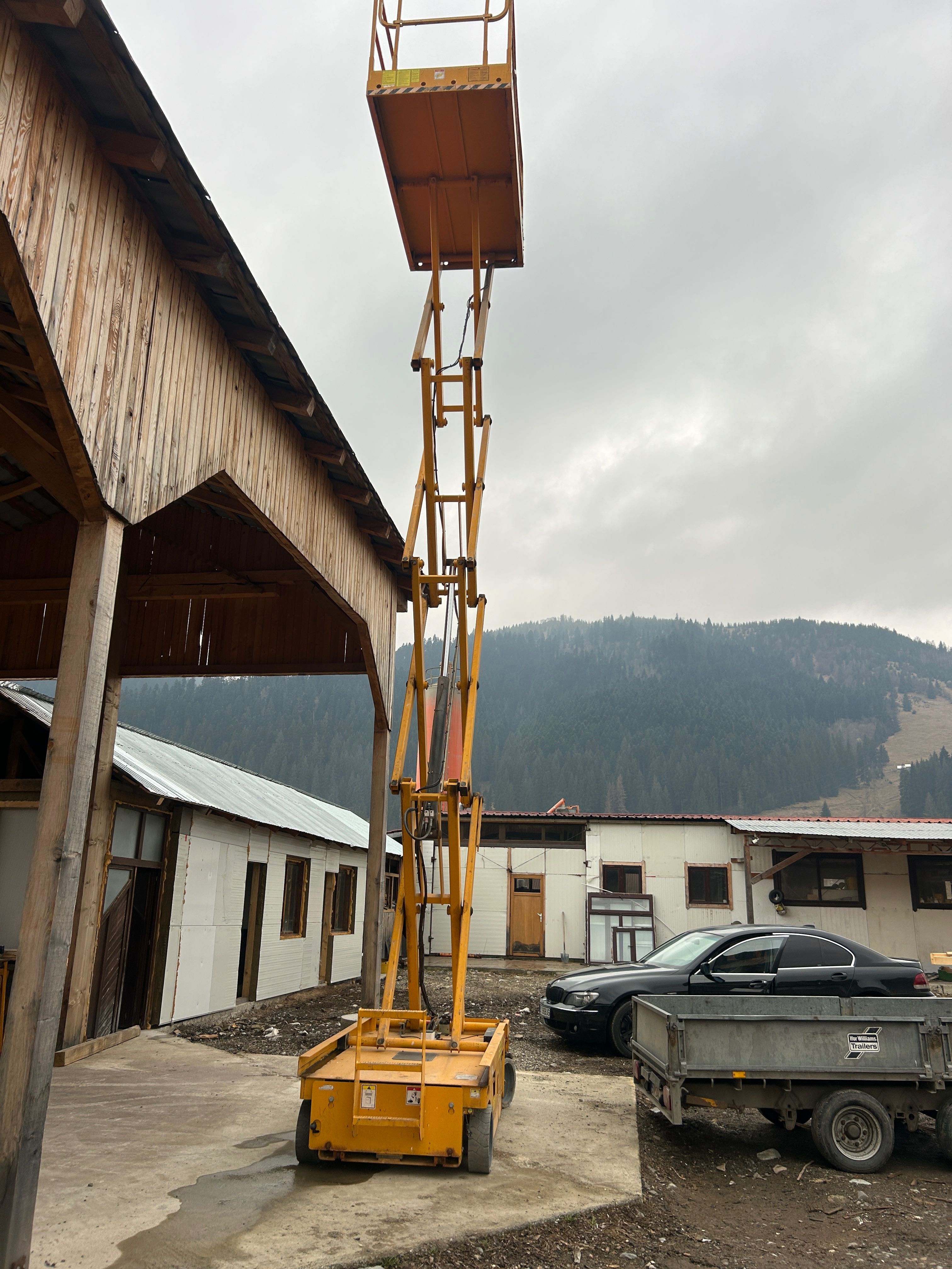 Nacela electrică,tip foarfecă COMPACT 10 de închiriat