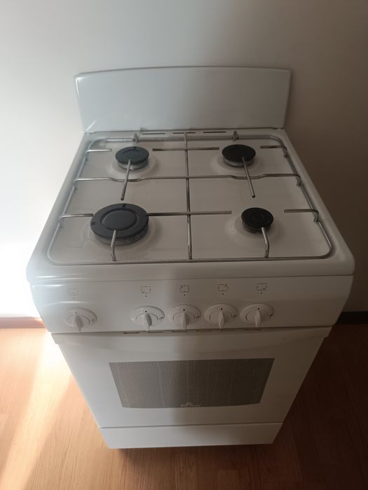 Продам газплиту DeLuxe