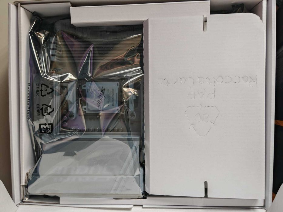 Placa de baza Gigabyte X870 Aorus  Elite Ice