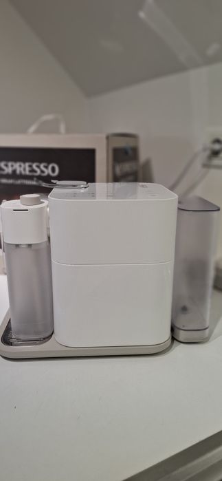 Espressor Nespresso by De'Longhi Gran Lattissima
