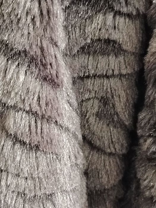 Дамско черно палто с косъм