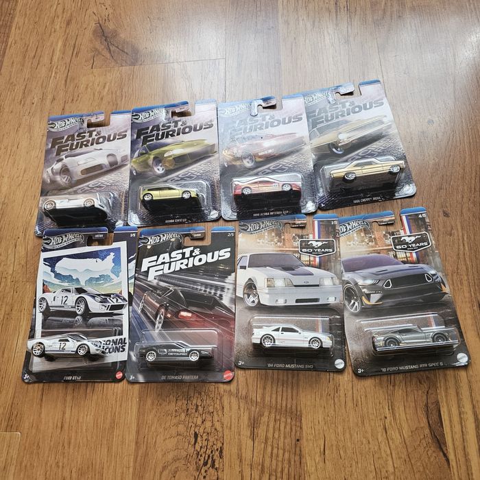 Hot Wheels колички.