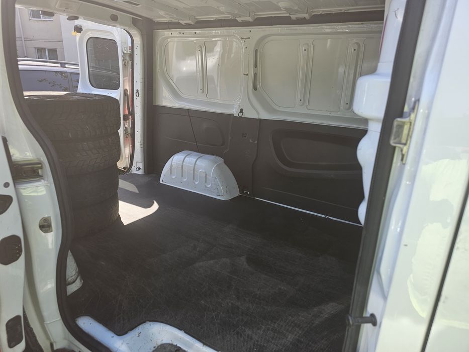 Opel Vivaro 10.2016/ 250000 km/ L2H1