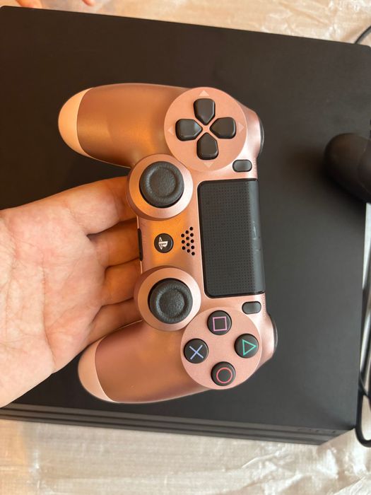 PLAYSTATION 4 PRO 1TB / Перфектен /