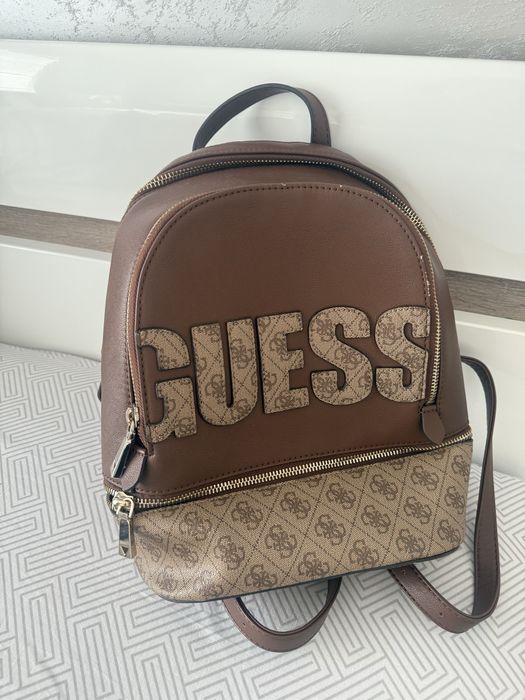 Дамска раница Guess