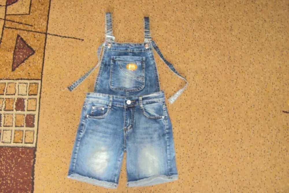 Шорты -комбинезон джинсовые. ( 9-11 лет)