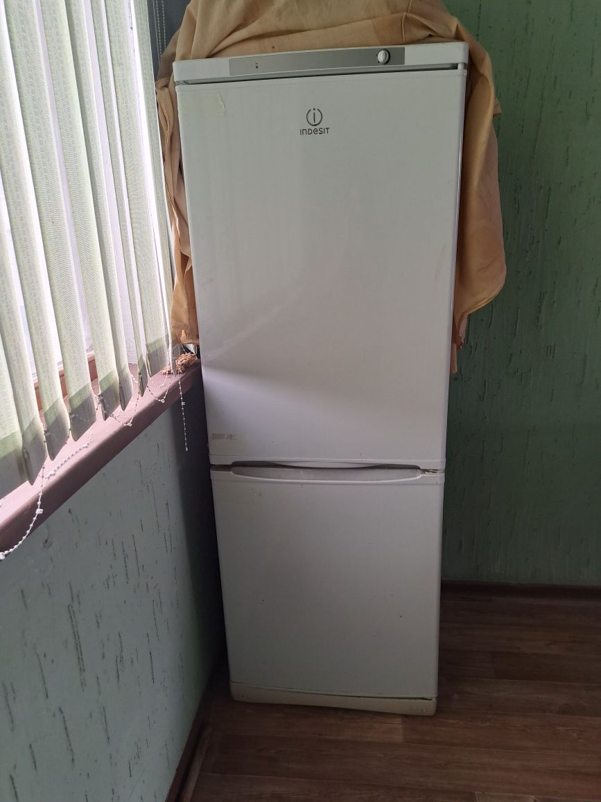 Холодильник INDESIT