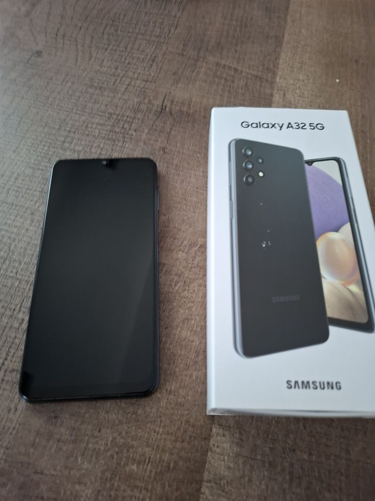 Vand  sau schimb cu aur iphone 14, 128 gb culoare blue și un samsung A