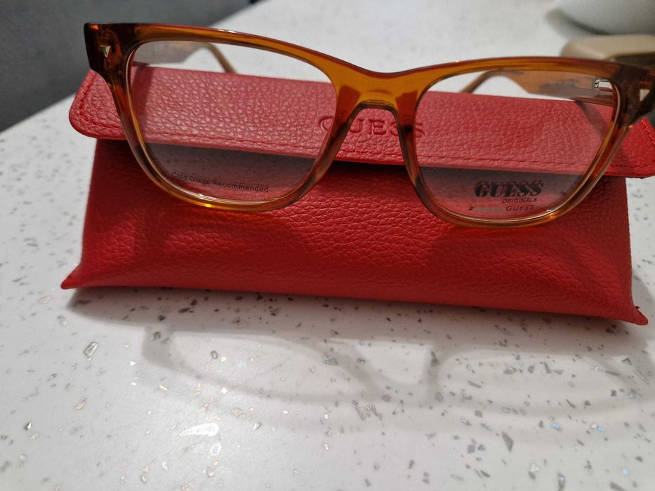 Vând Rama ochelari Guess